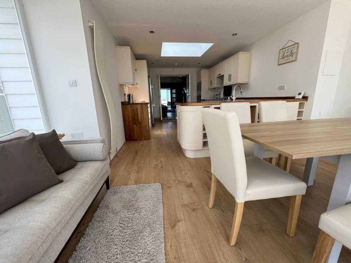 Pass The Keys Fabulous Beach Front Holiday Location Lydd Екстериор снимка