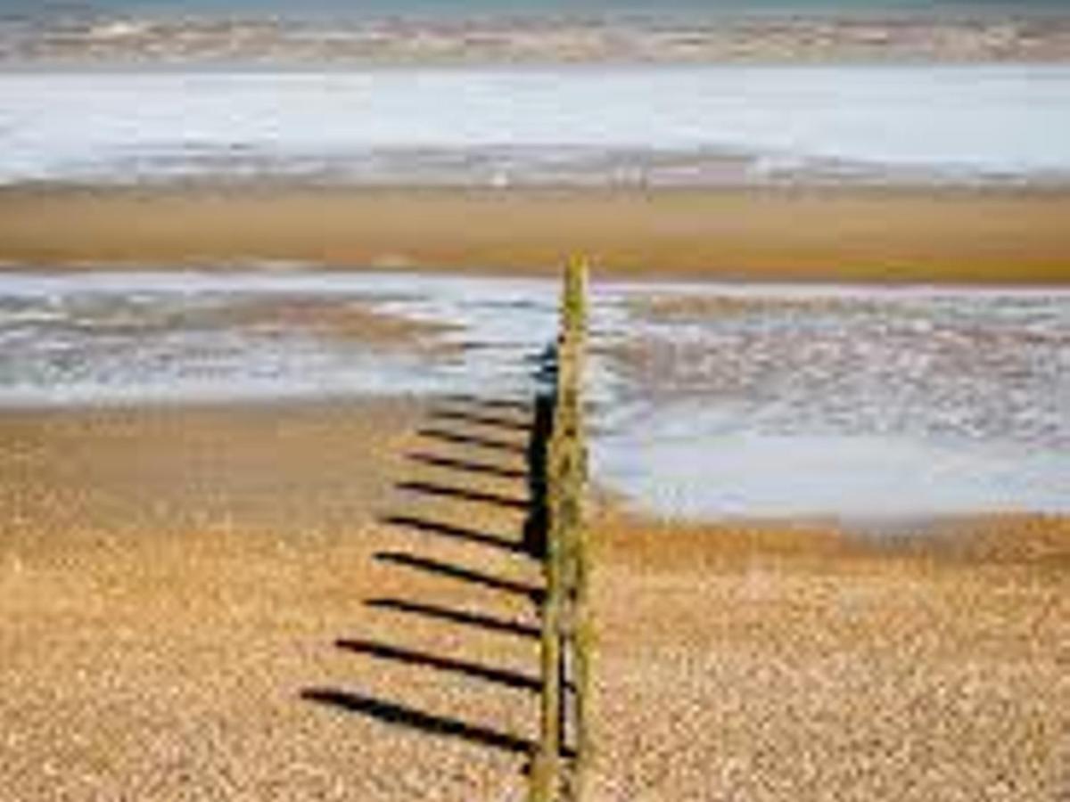 Pass The Keys Fabulous Beach Front Holiday Location Lydd Екстериор снимка
