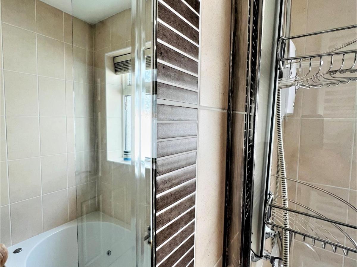 Pass The Keys Fabulous Beach Front Holiday Location Lydd Екстериор снимка
