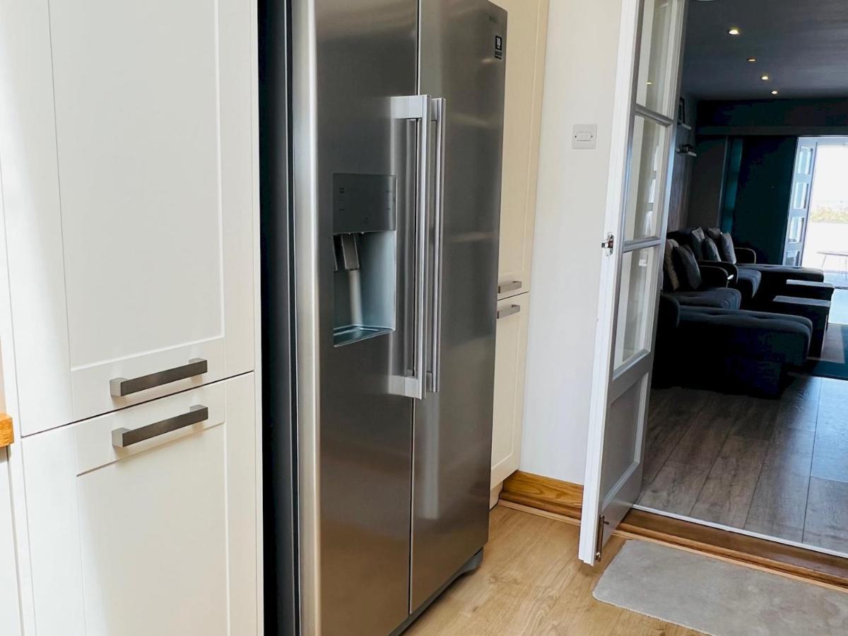 Pass The Keys Fabulous Beach Front Holiday Location Lydd Екстериор снимка