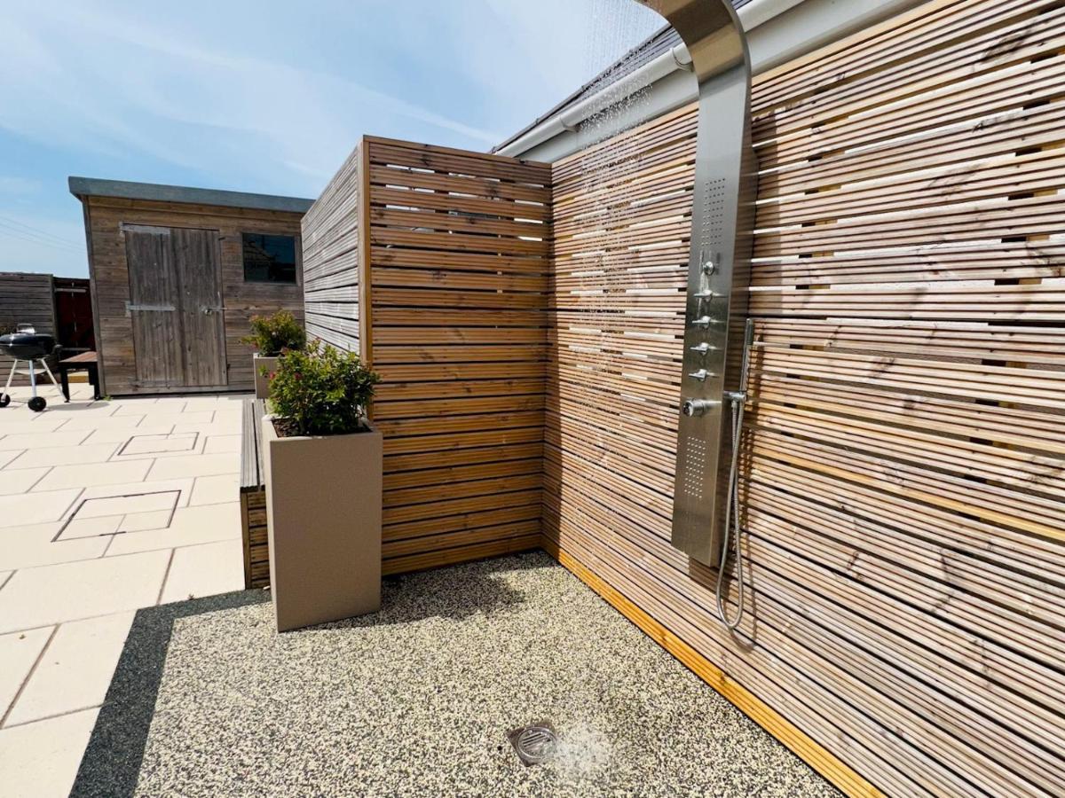 Pass The Keys Fabulous Beach Front Holiday Location Lydd Екстериор снимка