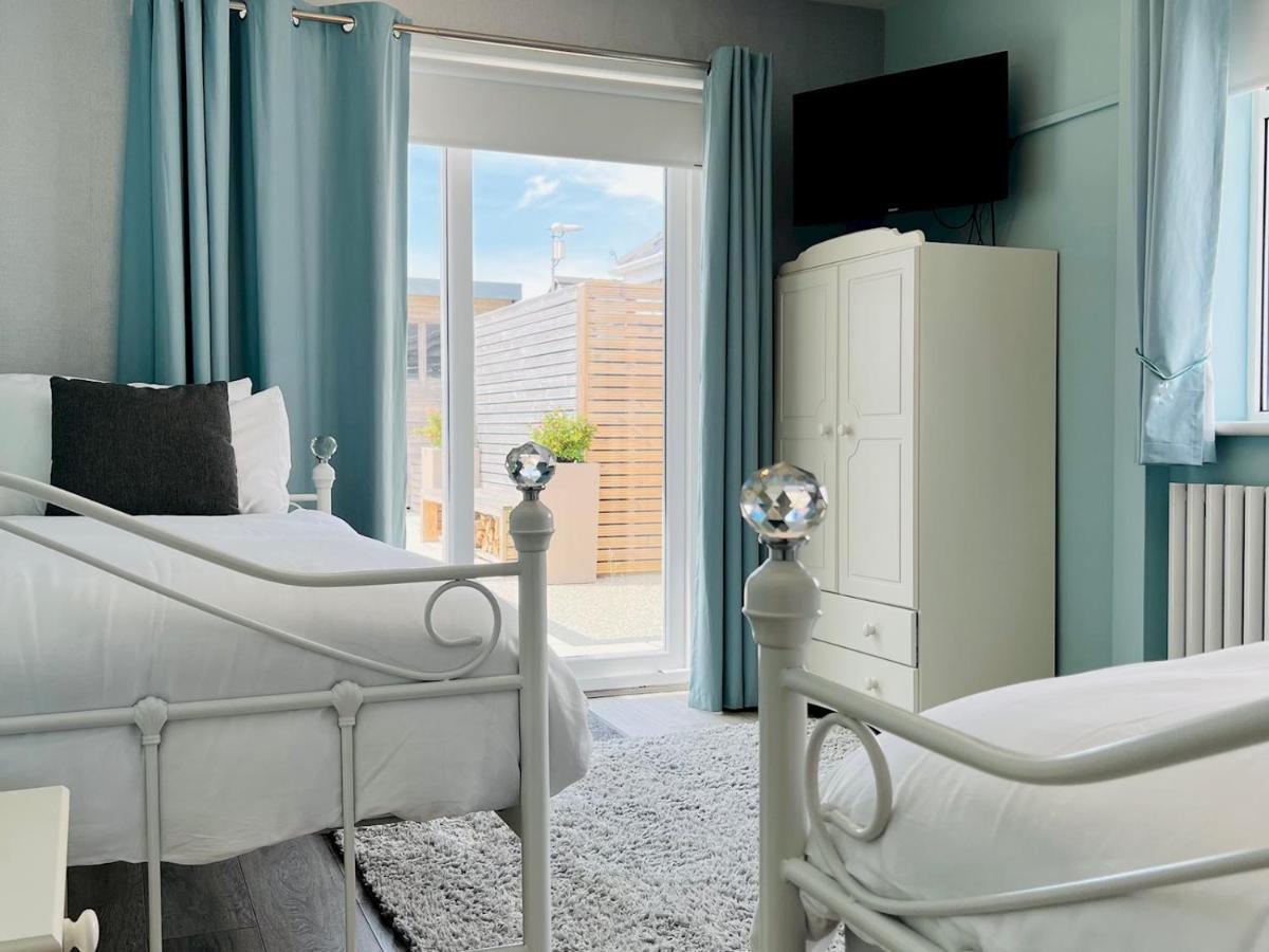 Pass The Keys Fabulous Beach Front Holiday Location Lydd Екстериор снимка