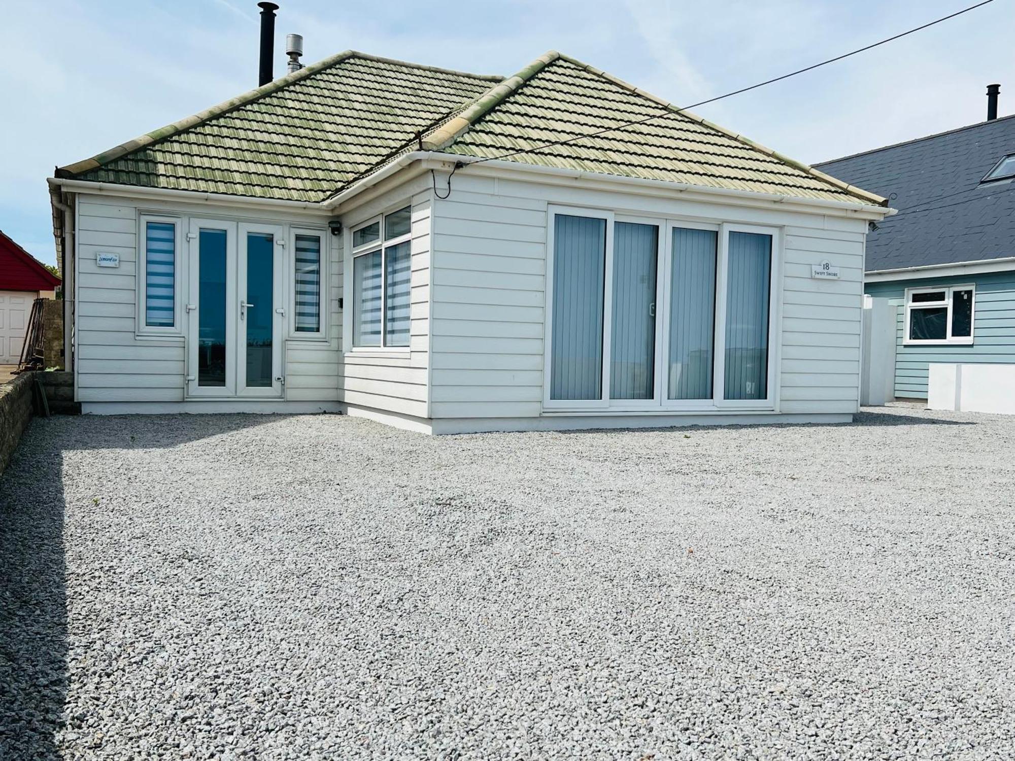 Pass The Keys Fabulous Beach Front Holiday Location Lydd Екстериор снимка