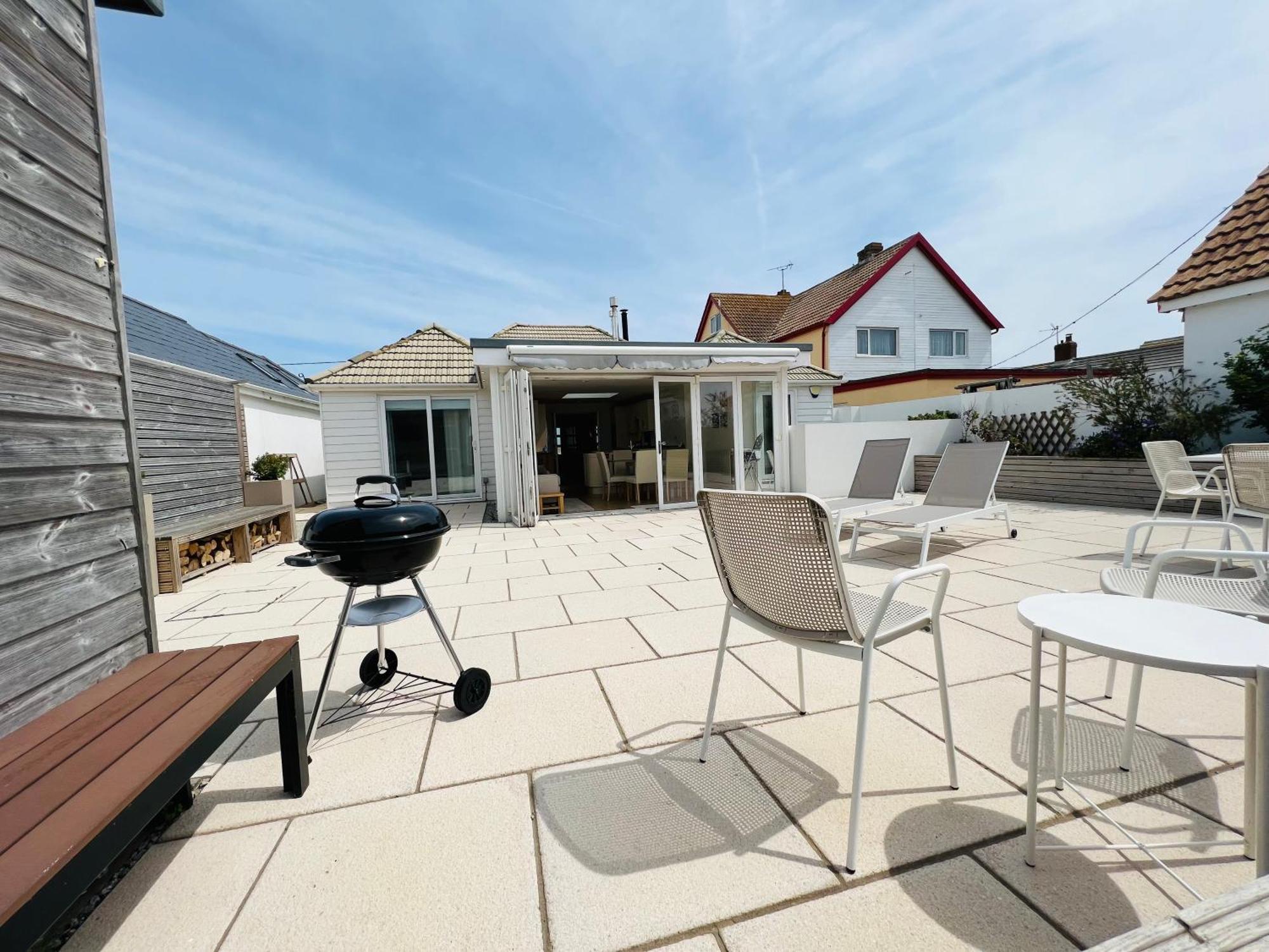 Pass The Keys Fabulous Beach Front Holiday Location Lydd Екстериор снимка