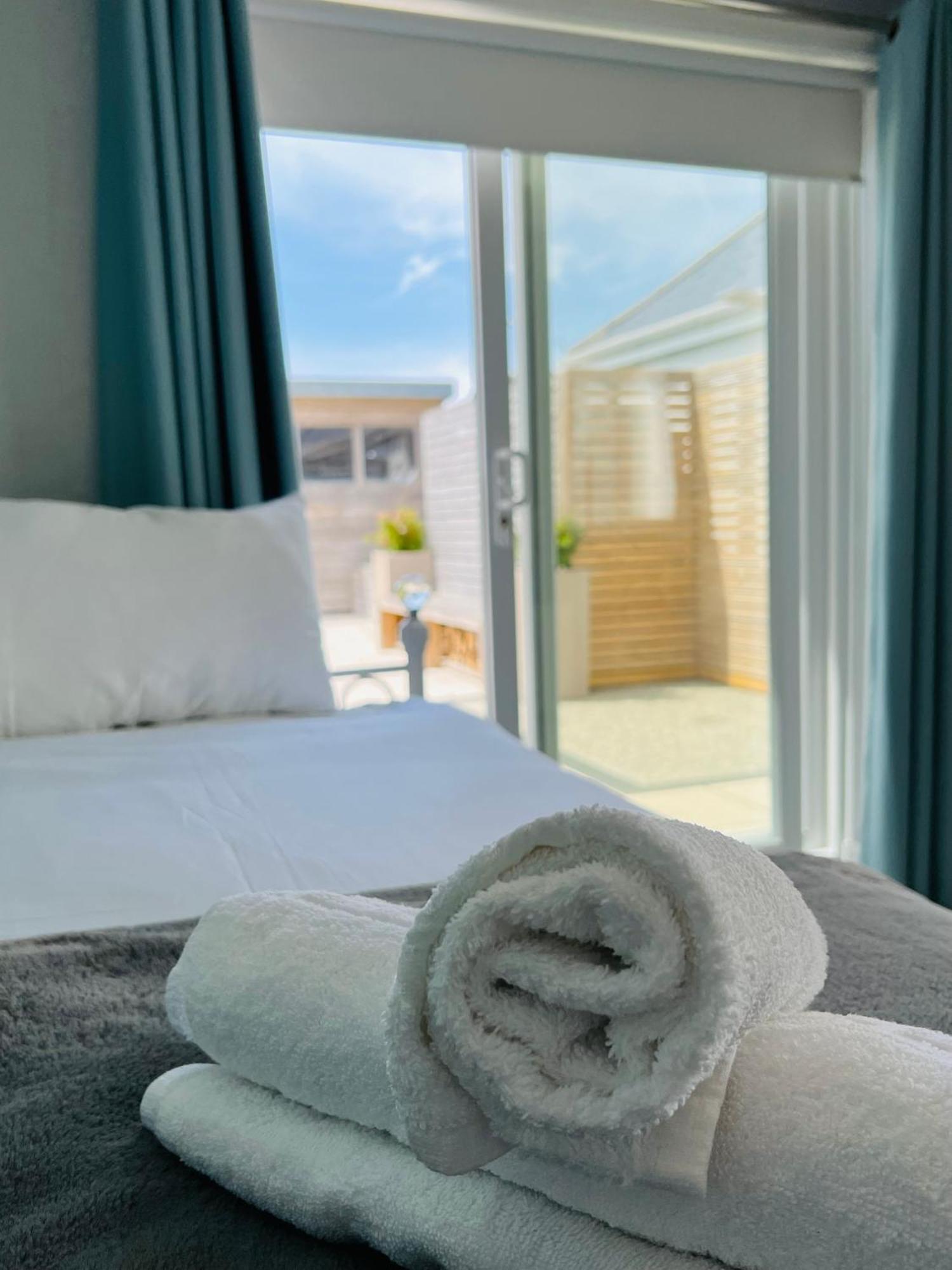 Pass The Keys Fabulous Beach Front Holiday Location Lydd Екстериор снимка